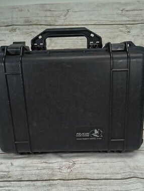 Pelican 1500, Black, Genuine, Medium Protector Case 18.5 X 14.06 X 7.75